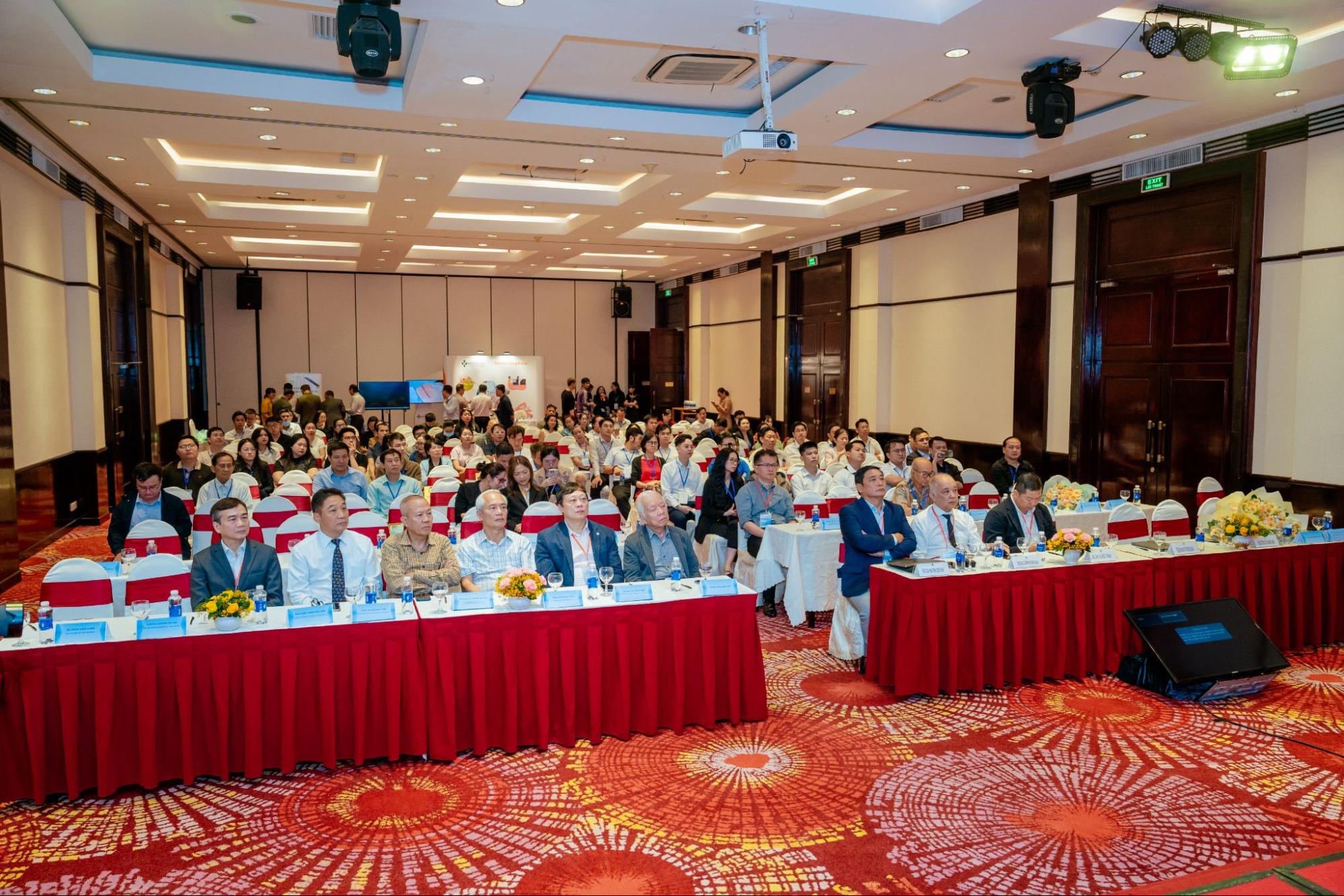 Hội trường diễn ra hội thảo khoa học “Quản lý và điều trị vết thương mạn tính, biến chứng thẩm mỹ”