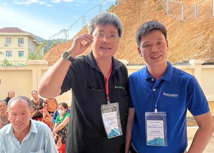 Founder Rejuvaskin Viêt Nam và AloBacsi cùng hợp lực trong hành trình về với bà con các vùng đặc biệt khó khăn, hiểm trở của Tuyên Quang