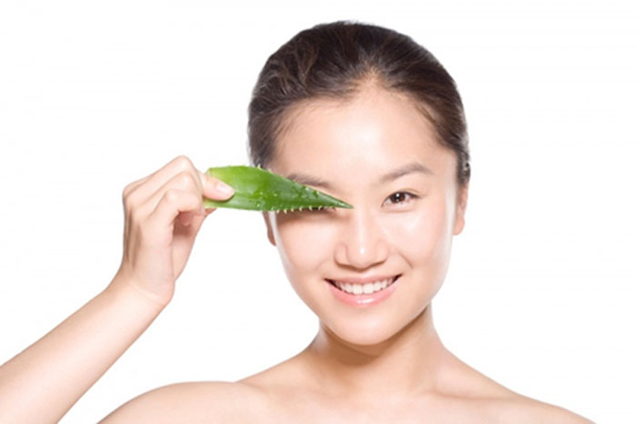 Lấp đầy sẹo rỗ với gel nha đam