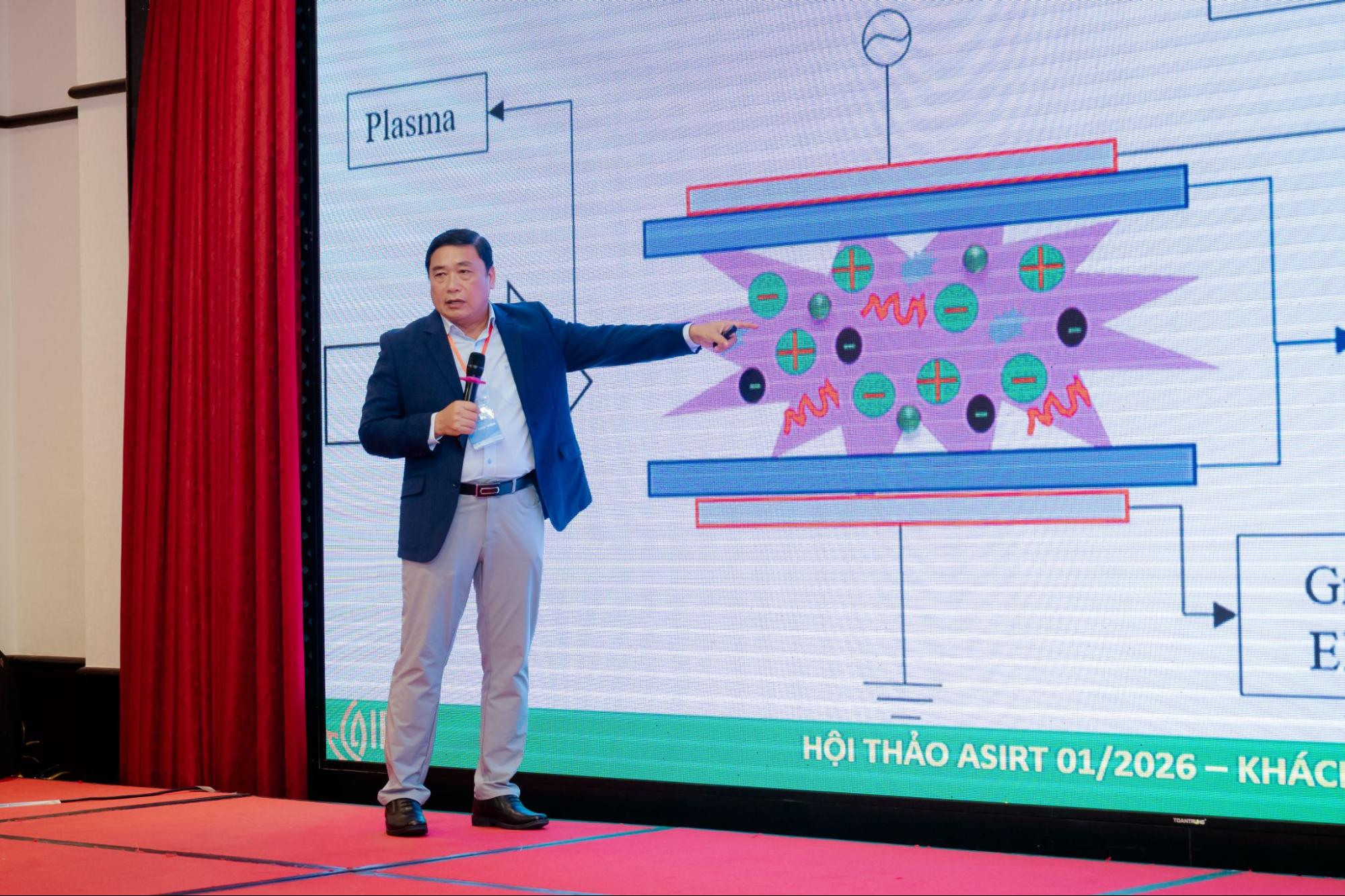 PGS.TS.BS Phạm Trịnh Quốc Khanh chia sẻ về cơ chế của Plasma lạnh